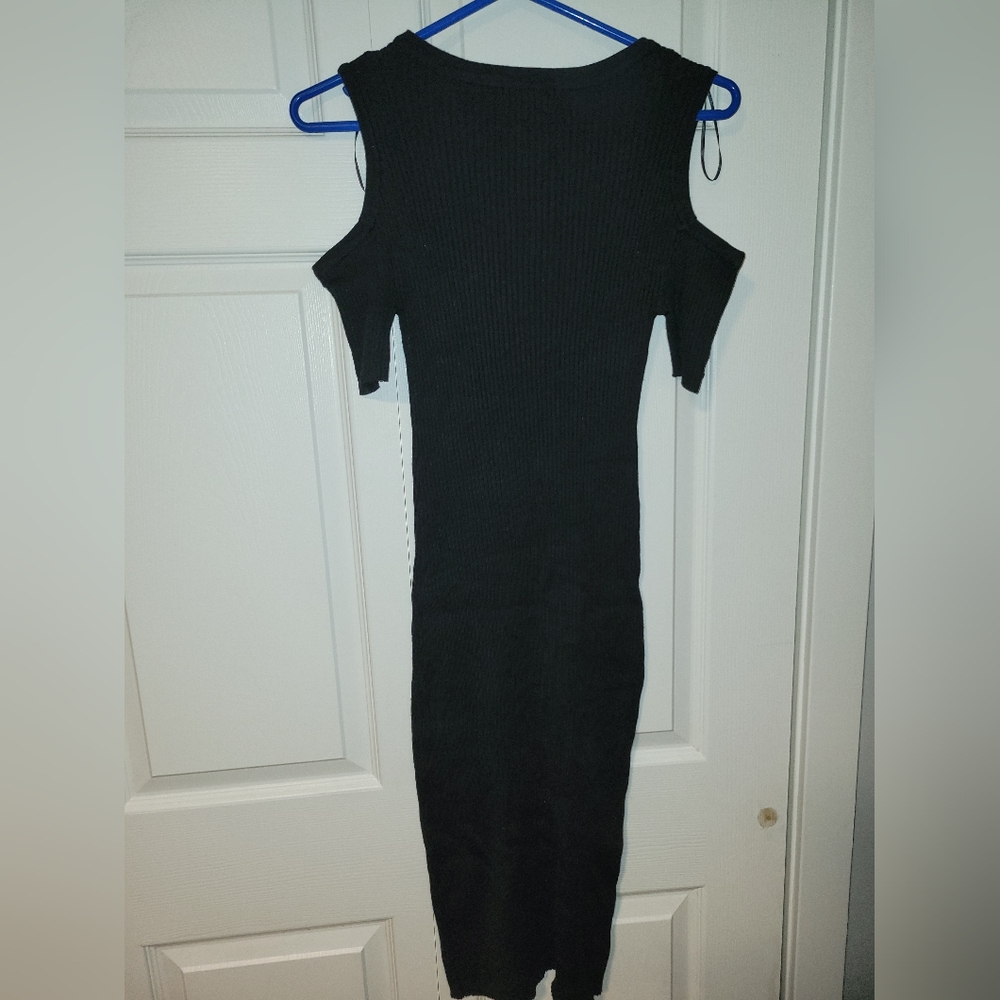 Cold Shoulder Ribbed Dress - Picture 3 of 4